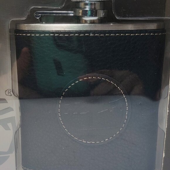 Timberland Leather Flask, Filling Funnel, Gift Boxed, Sourced Leather 6oz - Picture 3 of 4